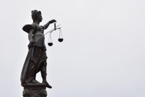 Adjudicación: La psicología detrás de la decisión judicial
