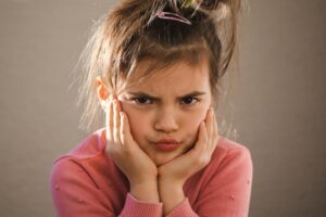 Apego Ansioso-Resistente: Entiende la ambivalencia infantil