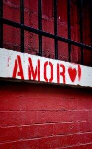 Arromanticidad: Más allá de los mitos del amor romántico