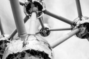 Atomismo: La estructura invisible de nuestra realidad