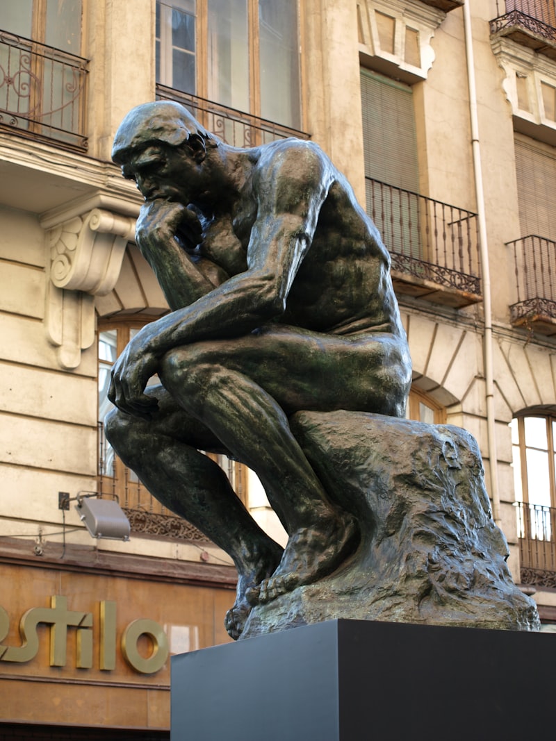 El Analista: El arte de descifrar la conducta humana