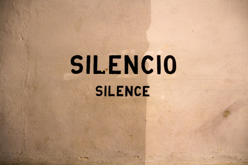 Fatiga de Alerta: El peligro del silencio en tu mente