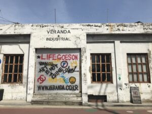 Intervalo Acromático: El umbral donde nace el color