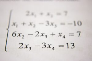 Suma Algebraica: El poder de equilibrar tus resultados